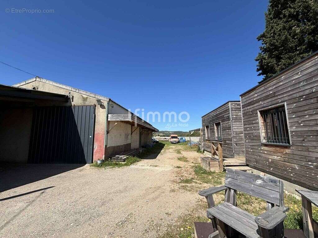 hangar et locaux commerciaux vide - photo 10