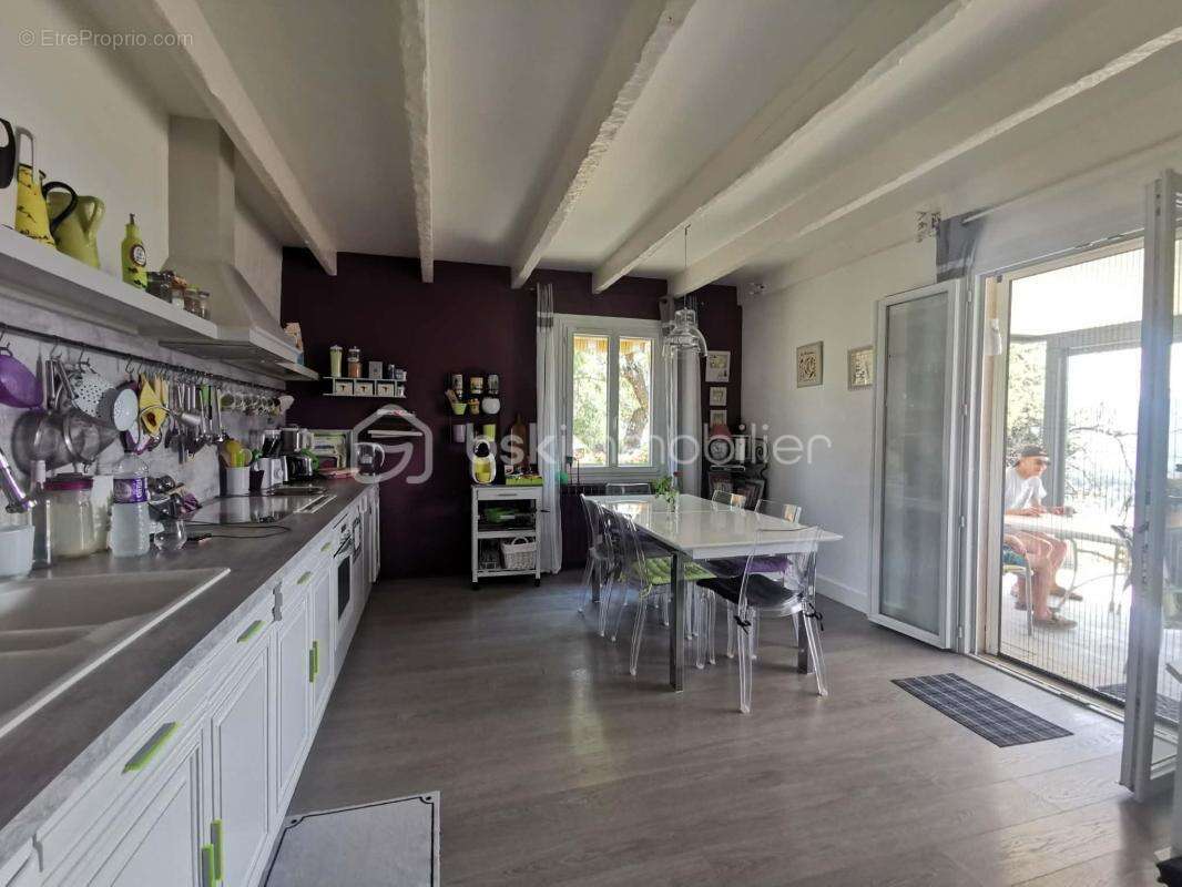 THOARD - propriété d'exception - deux villas de plain-pied (235m²) - terrain 5 264m² - piscine - garage - photo 15