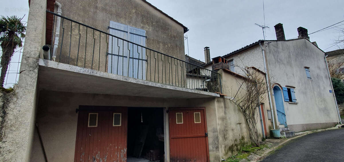 Maison à SAINT-MEME-LES-CARRIERES