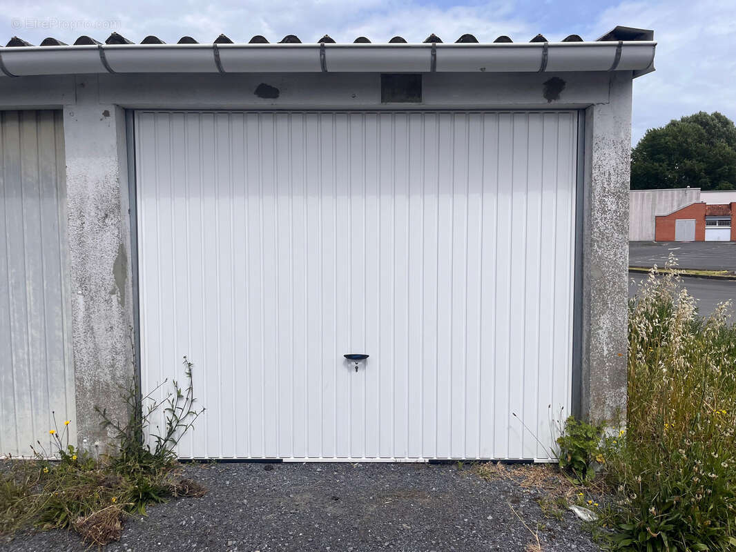 Garage à vendre   À seulement 6 minutes à pied de la gare de Saint-Amand-les-Eaux - photo 3