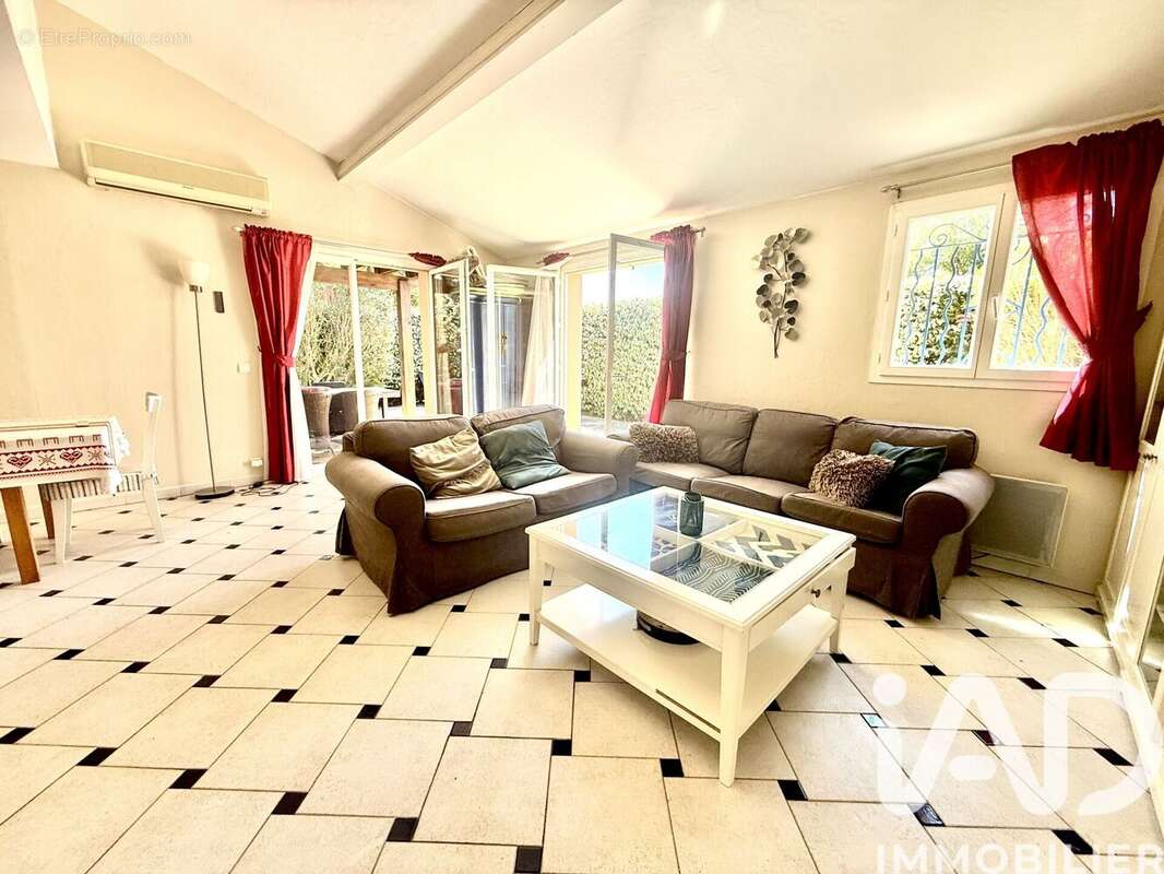 Photo 9 - Maison à ROQUEBRUNE-SUR-ARGENS