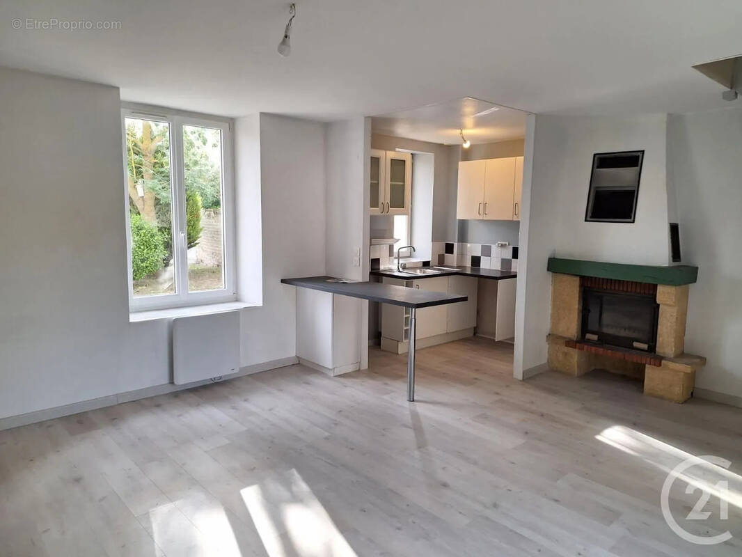 Maison à SAINT-BRICE-COURCELLES