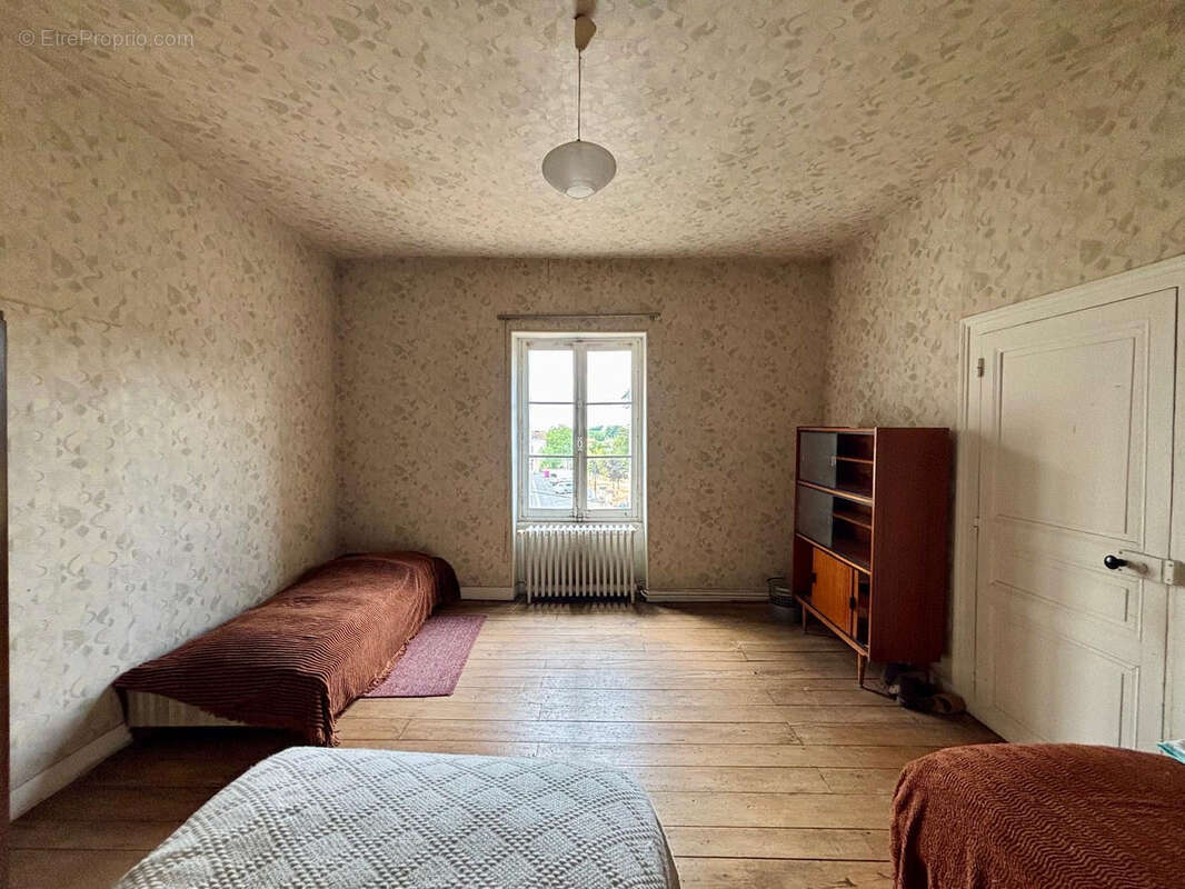 Charmante maison en pierre de 139 m2 avec préau, garage et cave - photo 12