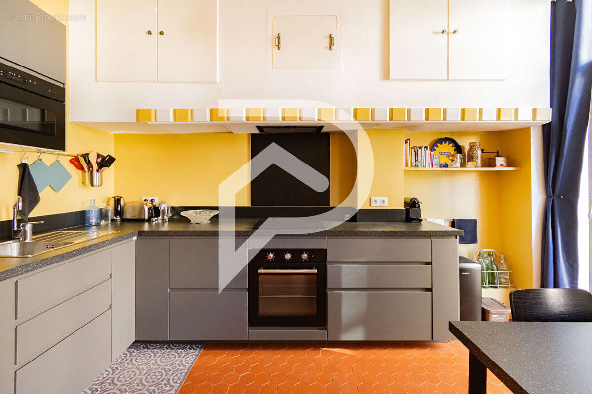 Appartement à MARSEILLE-5E