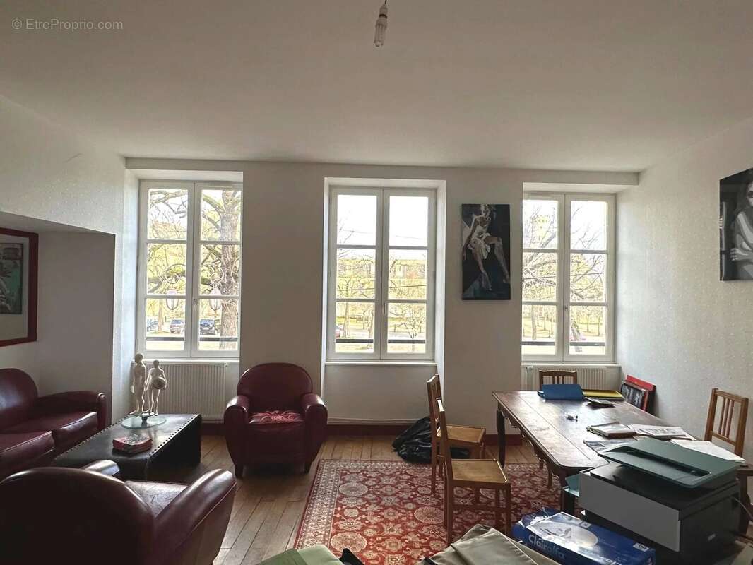 Immeuble à usage mixte à Saint-Savin – Emplacement idéal et revenue potentiel - photo 6