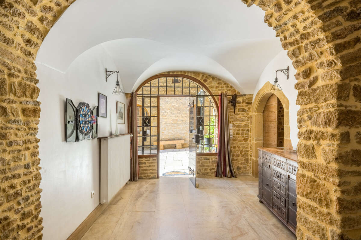 Maison à VILLE-SUR-JARNIOUX