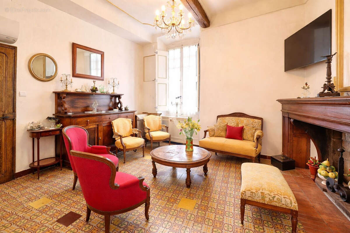 Maison à GINASSERVIS