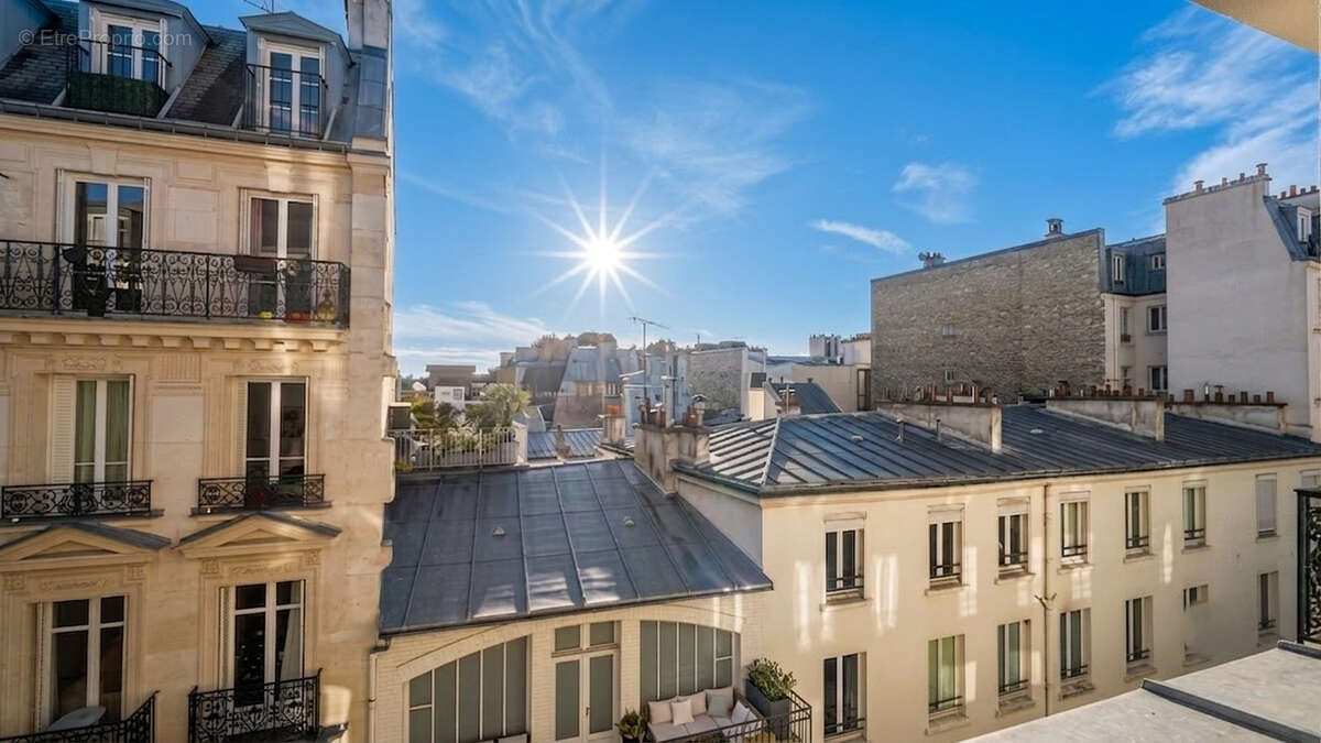 Appartement à PARIS-16E