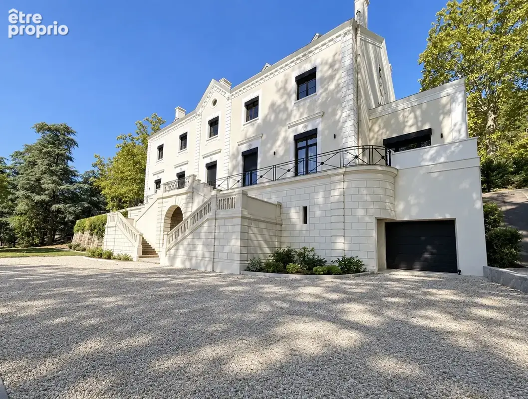 T3 d'exception au Château de la Roche avec jardin privatif de 350 m2 - photo 2