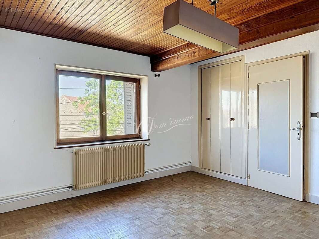 Appartement à LA ROCHE-EN-BRENIL