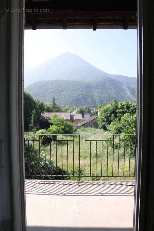Appartement T3 à rénover, avec cave, parking et jardin à 05400 VEYNES - photo 7