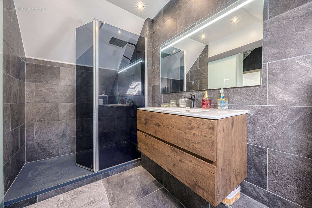 Appartement à POISY