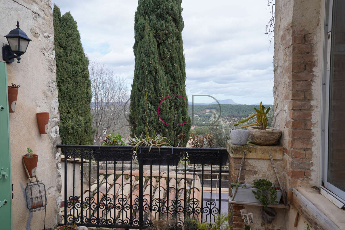 Maison à VENTABREN