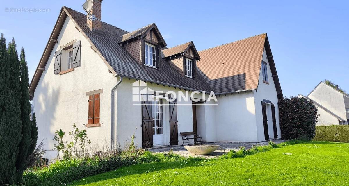 Maison à SAINT-PRYVE-SAINT-MESMIN