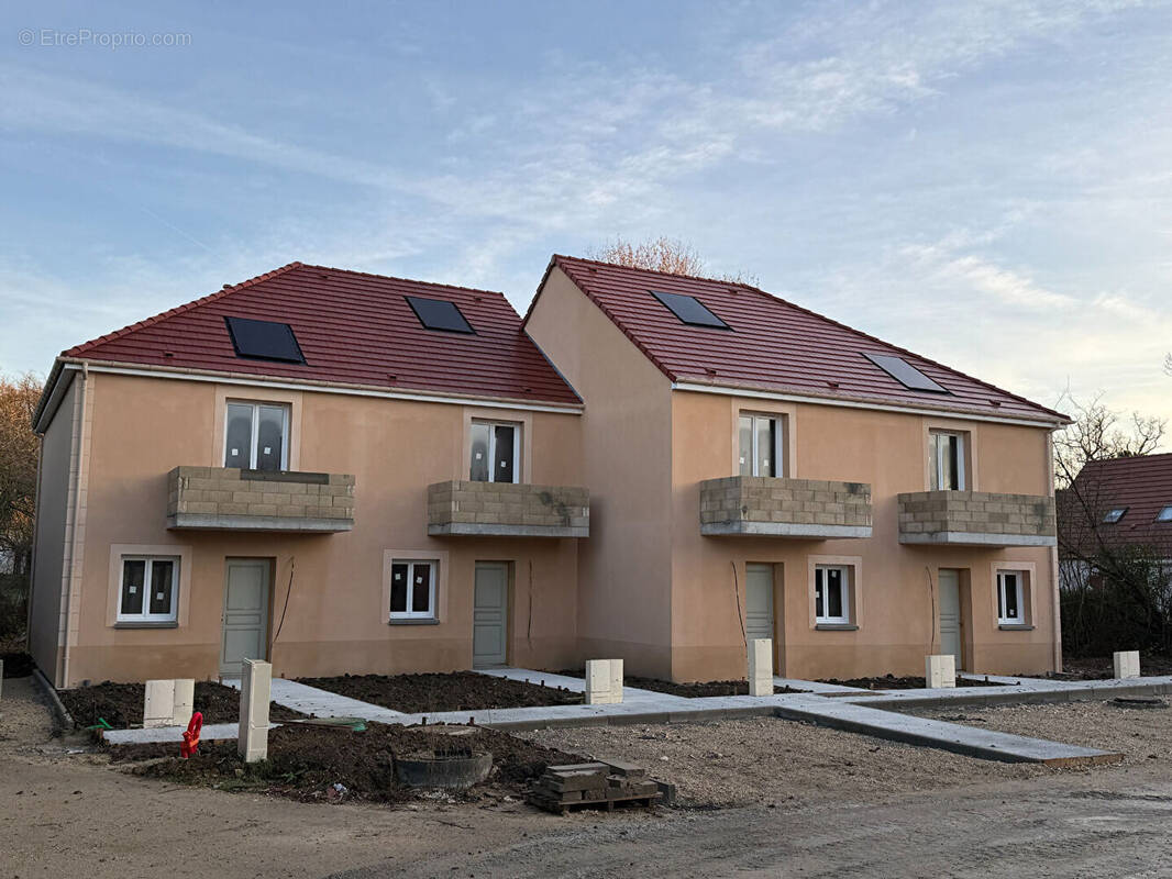 Maison à VERT-LE-GRAND