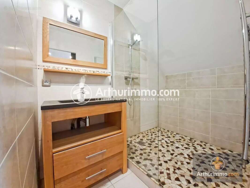 Maison à SAINT-PIERRE-DU-PERRAY