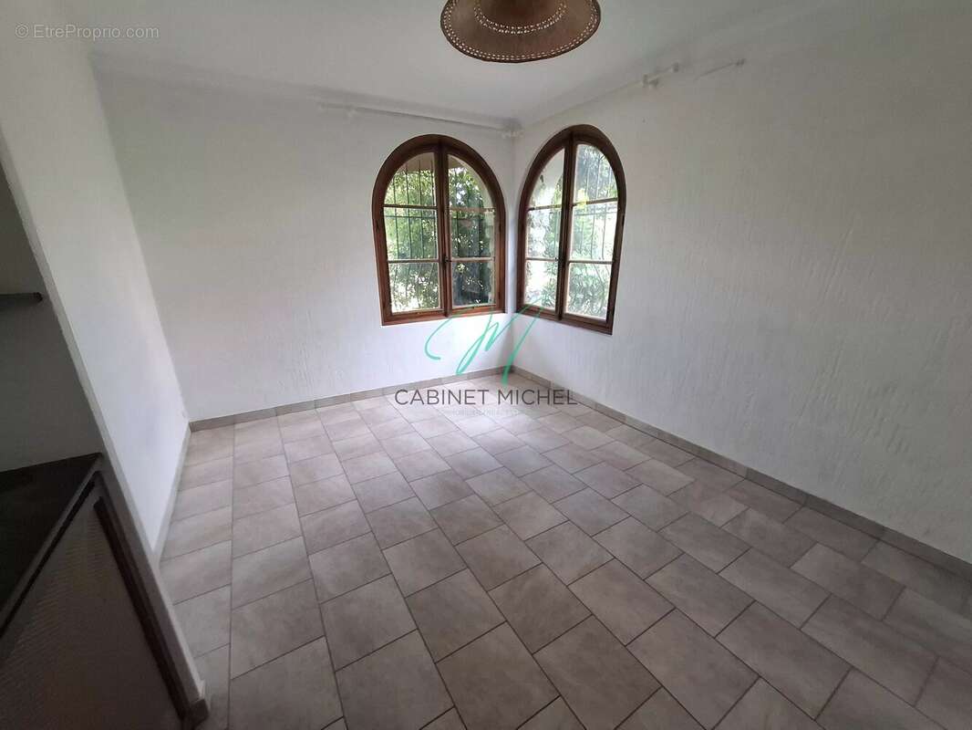 Maison à ROQUEFORT-LES-PINS