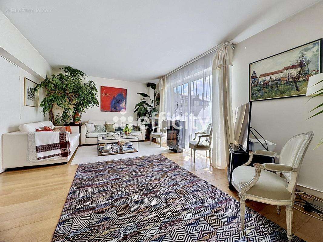 Appartement à NEUILLY-SUR-SEINE