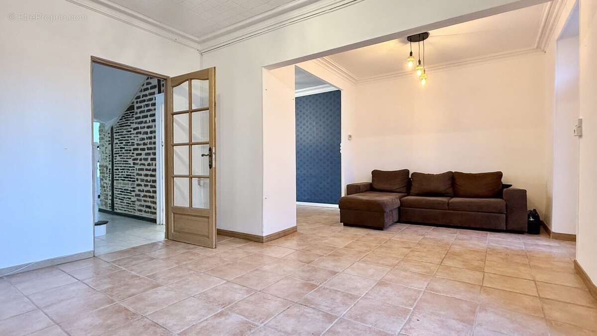 Maison à BONNETABLE