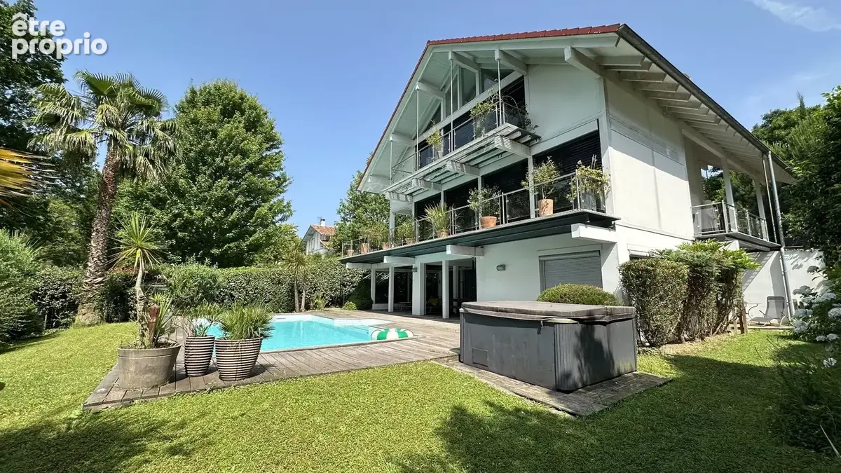 Villa d'architecte de 300 m² avec piscine et jardin de 1100 m², au calme absolu - photo 21