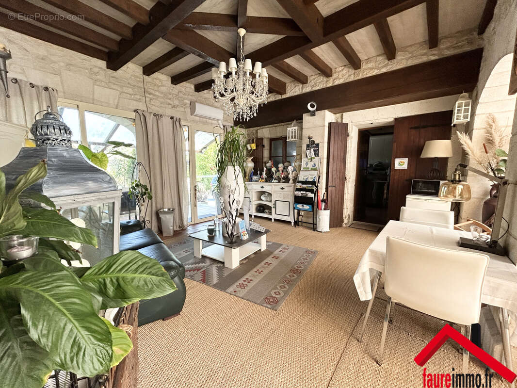 Maison à TERRASSON-LAVILLEDIEU