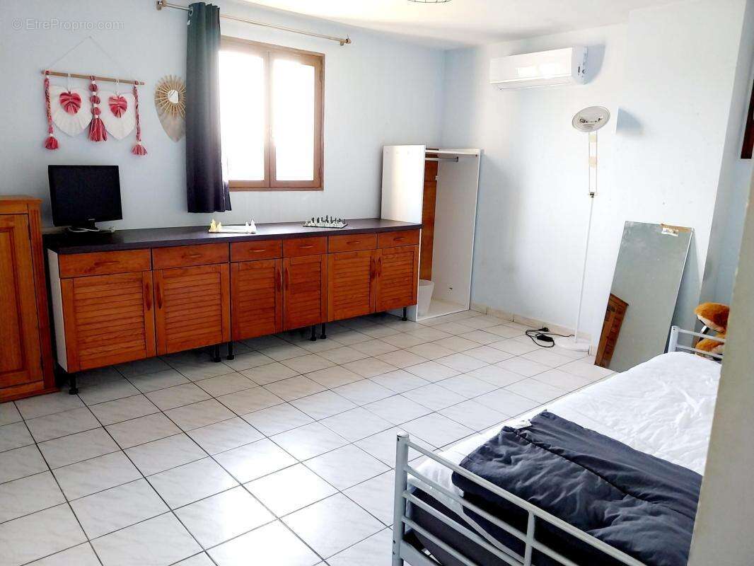 Maison à BUSSAC-FORET