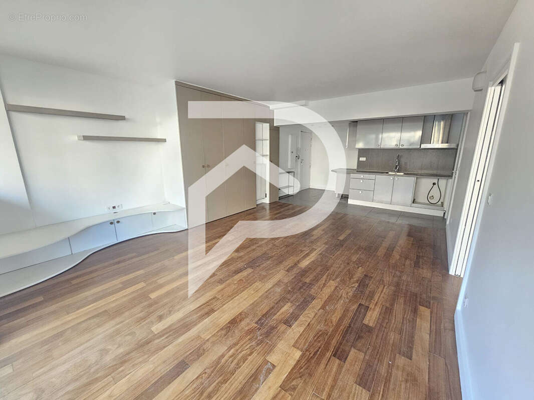 Appartement à CHARENTON-LE-PONT