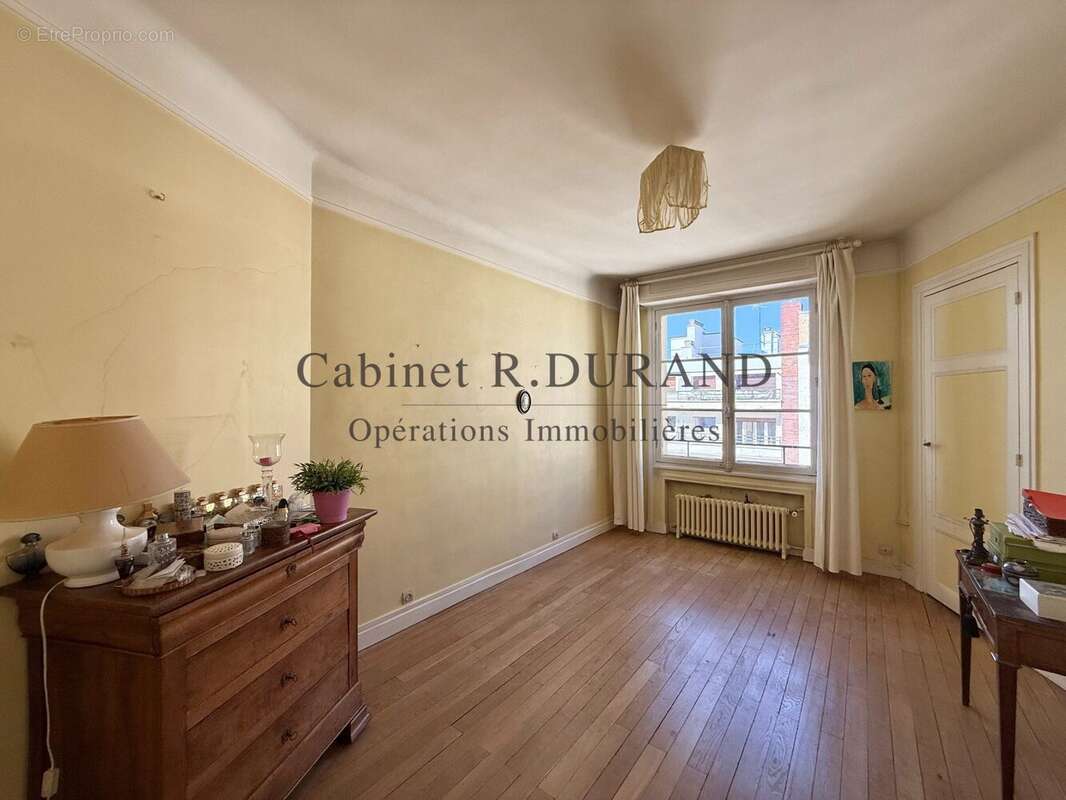 Appartement à LA GARENNE-COLOMBES