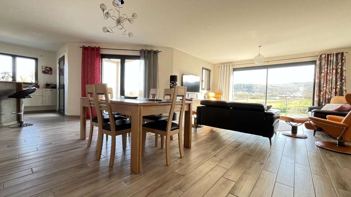 Maison à LUZY