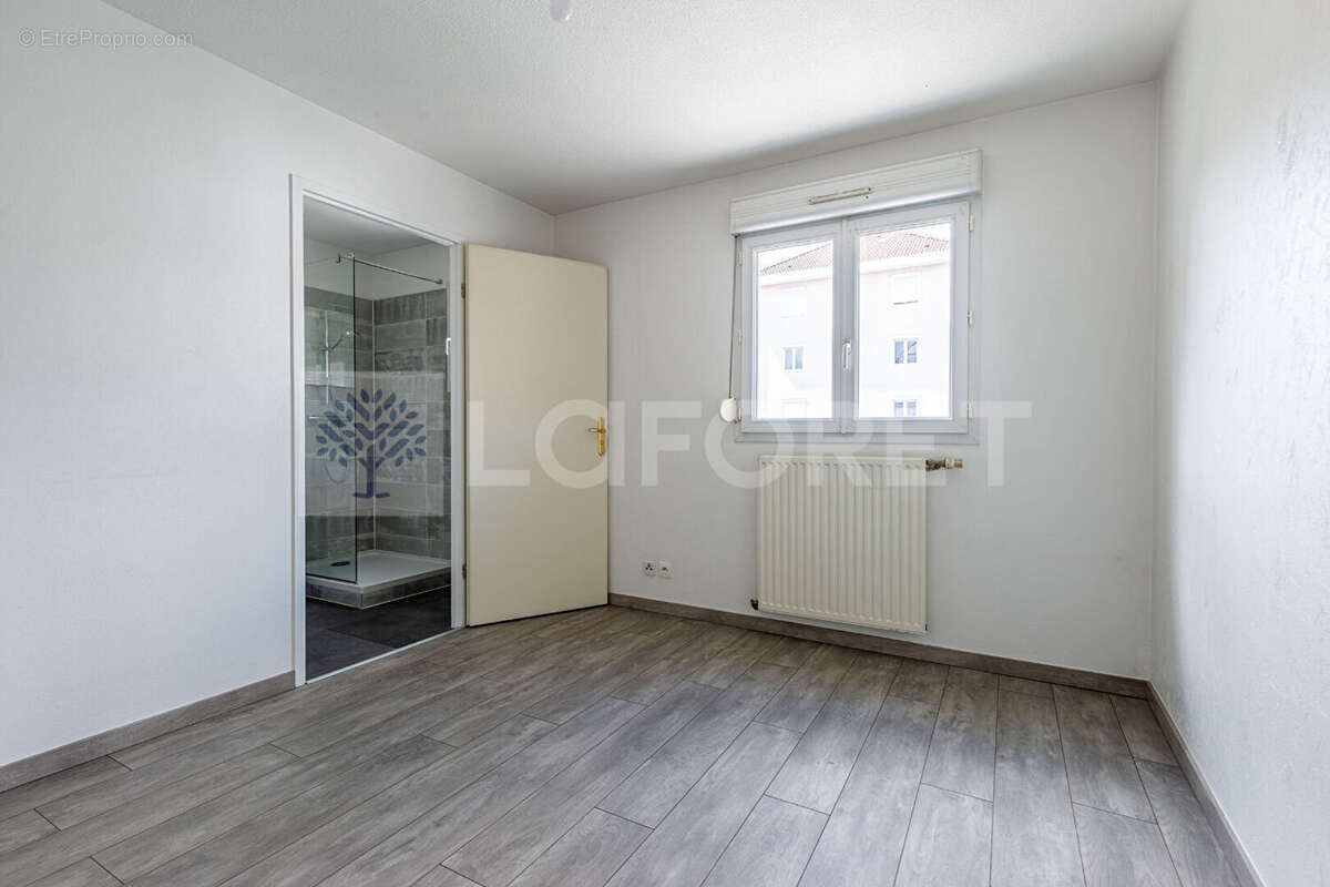 Agence immobiliere laforet - "glycine" - annecy - appartement t2 de 44,57m² - balcon - cave - garage en option - photo 6