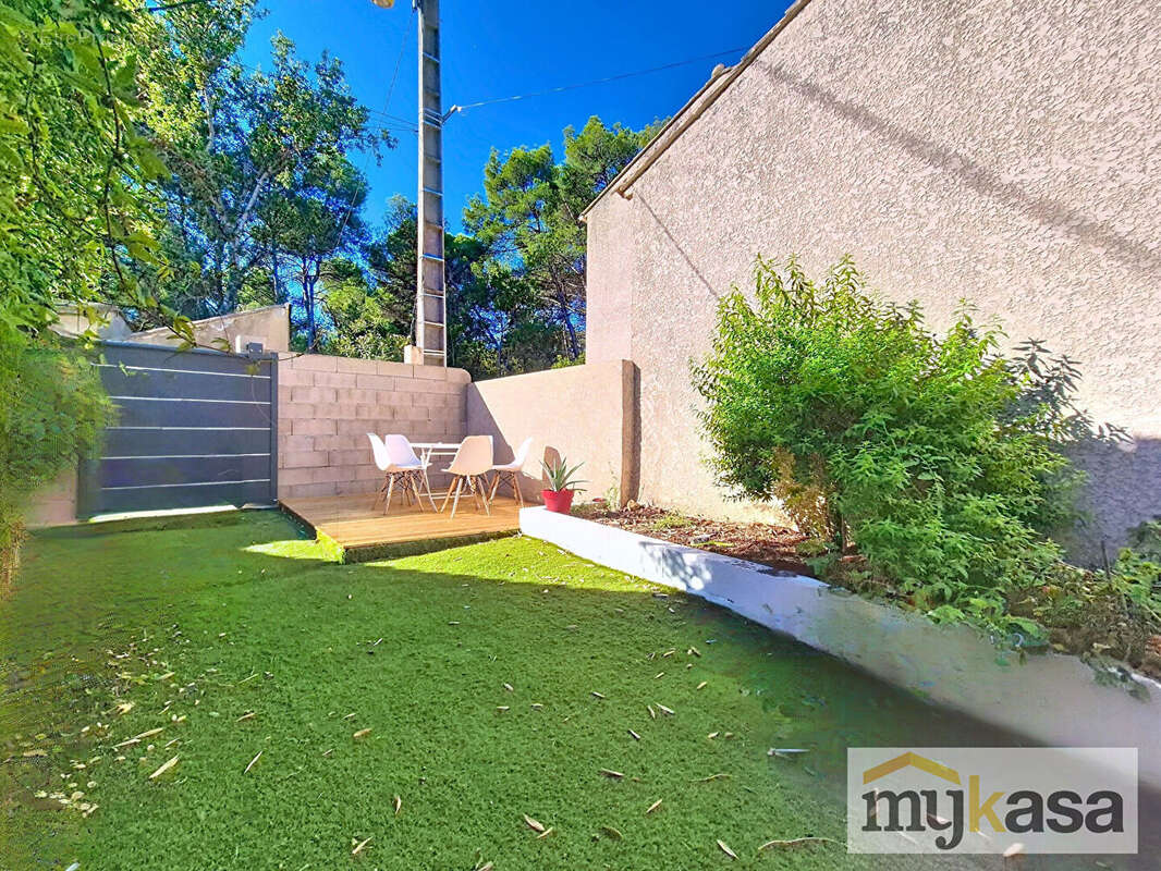 Maison à SAINT-MITRE-LES-REMPARTS