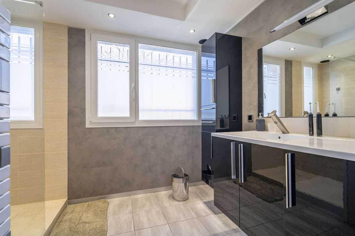 Dpt Aude (11), à vendre NARBONNE maison P7 de 232 m² - Terrain de 1 065,00 m² - photo 13