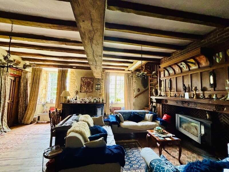 À VENDRE MAYENNE – Manoir d’exception du XIIIe siècle sur 3 hectares – Gîte ou demeure familiale de charme - photo 5