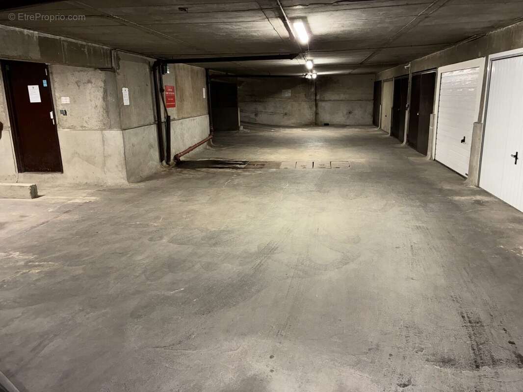 Parking à PARIS-12E