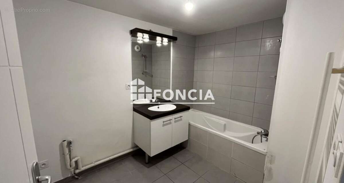 Appartement à BONNE