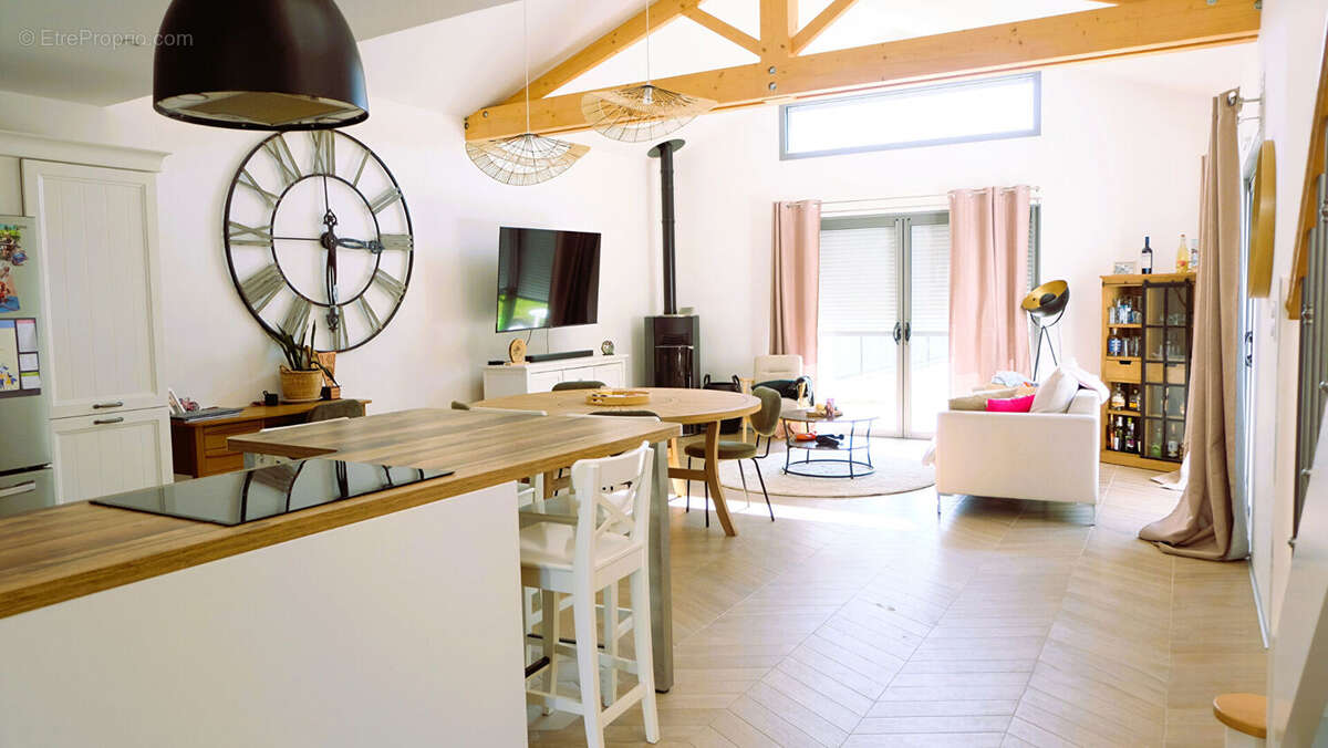 Maison à BEAULIEU-SOUS-LA-ROCHE