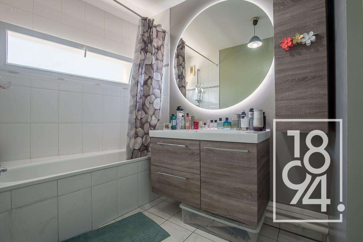 Appartement à MARSEILLE-4E