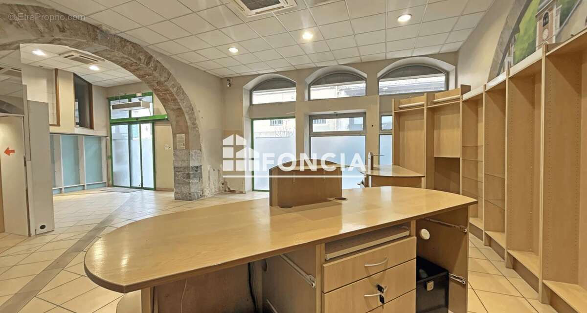 Local commercial de 190 m² - photo 4