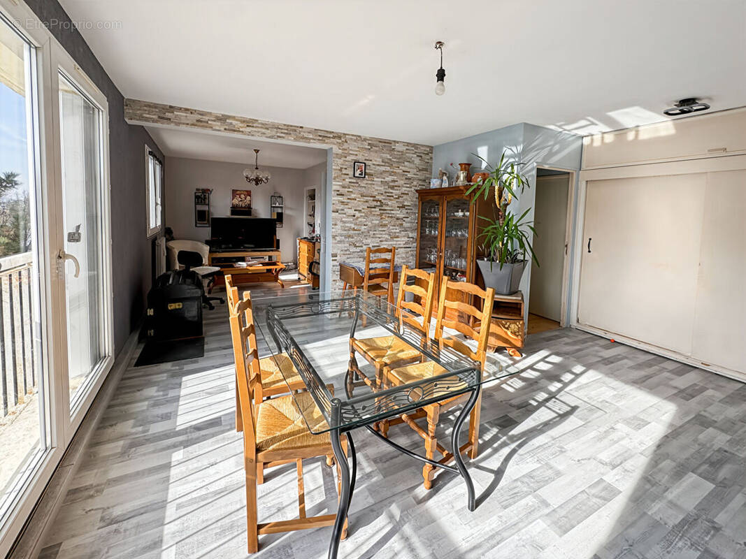 Appartement à SAINTE-GENEVIEVE-DES-BOIS