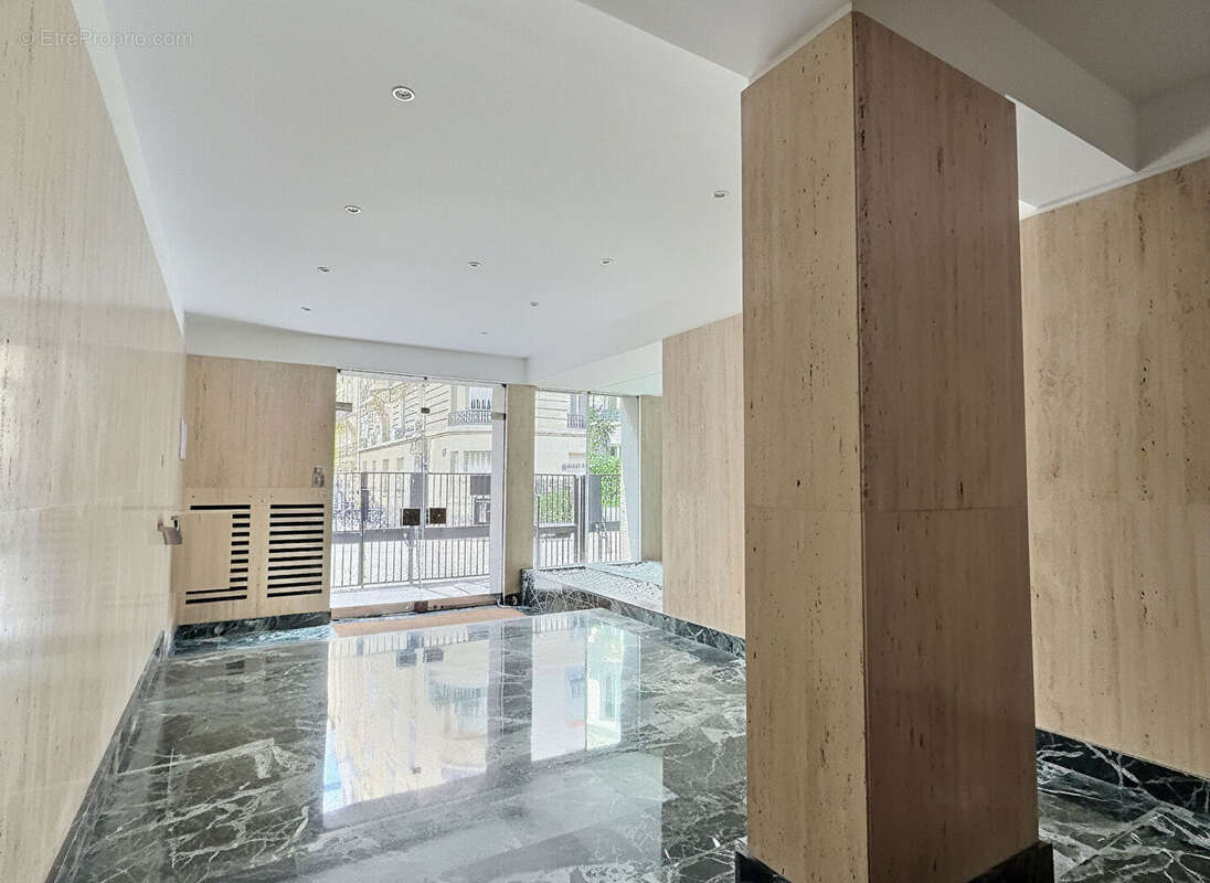 Appartement à PARIS-16E