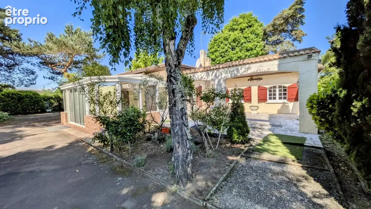 Maison de plain-pied 164 m2, 4 chambres, 2 garages - photo 1