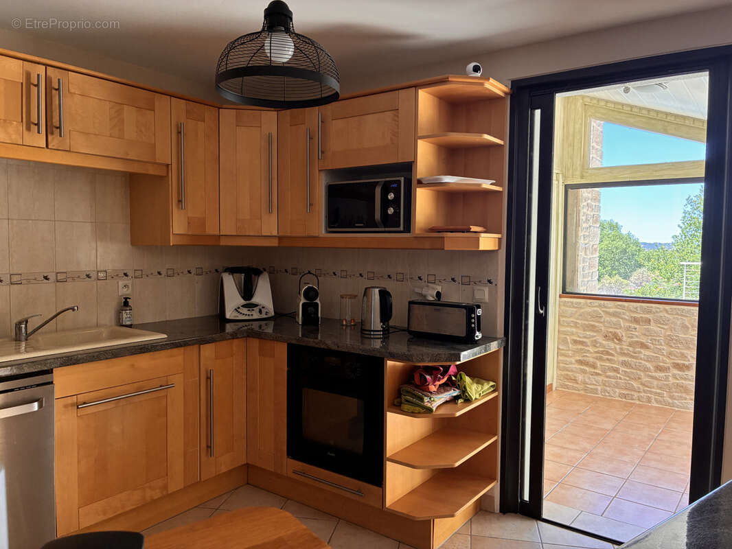 Maison de plain-pied de 156 m2 avec piscine, garage et terrain arboré - photo 10