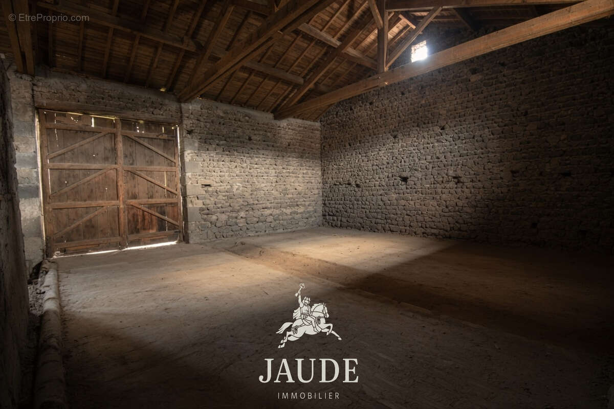 Maison de bourg avec GRANGES, garage et jardin   70 route du Puy de Dôme, La Font de l’Arbre, Orcines - photo 15