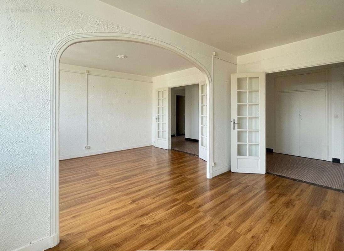 Appartement  lumineux et spacieux  fort potentiel hyper centre - photo 2