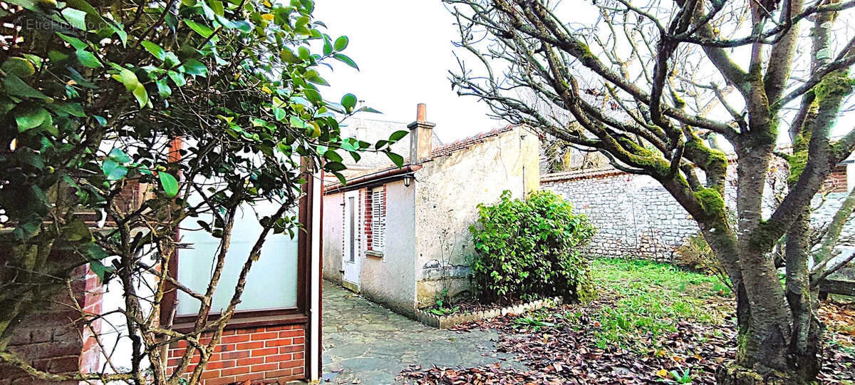 Maison à PRUNAY-LE-GILLON