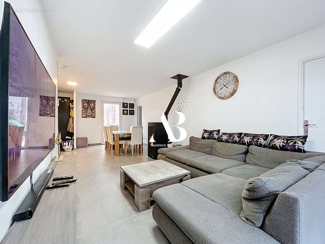 Maison à VILLENEUVE-LES-BORDES