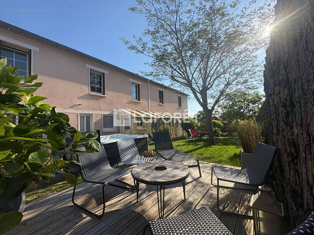 Maison à JUZIERS