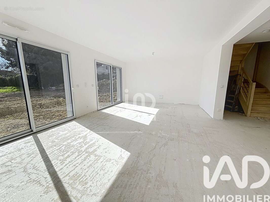 Photo 2 - Maison à QUINCY-VOISINS