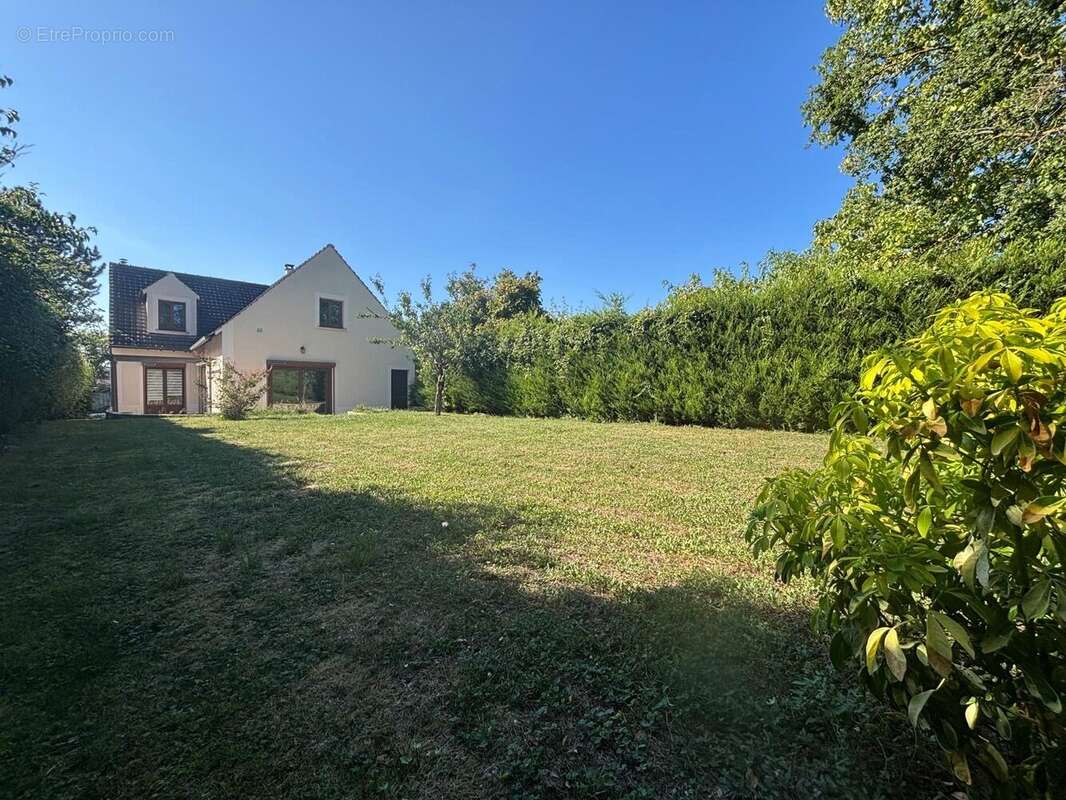 Maison à SAINTRY-SUR-SEINE