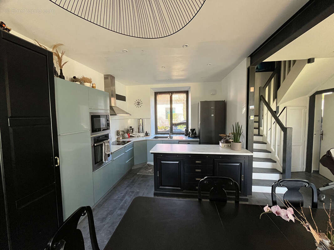 Maison à VIEILLE-EGLISE-EN-YVELINES